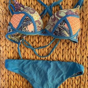 2 maaji bikinis